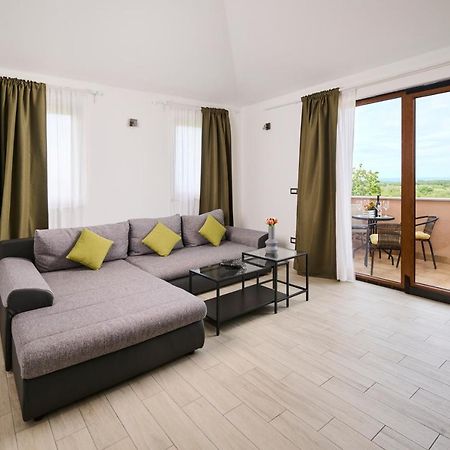 Aisha Apartment Brtonigla Luaran gambar